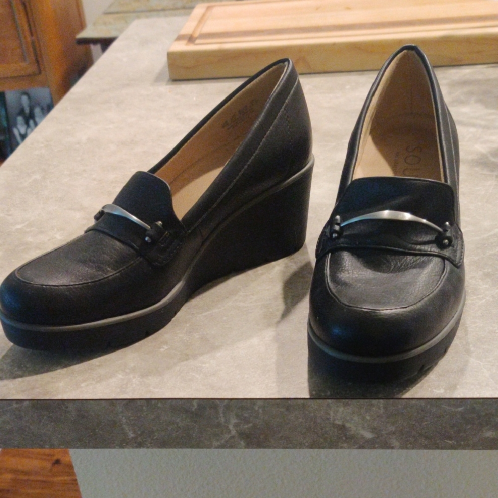 Naturalizer Black Wedge Loafers